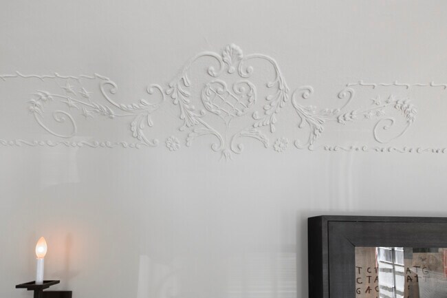 Living room ceiling details - 148 S Orange Dr