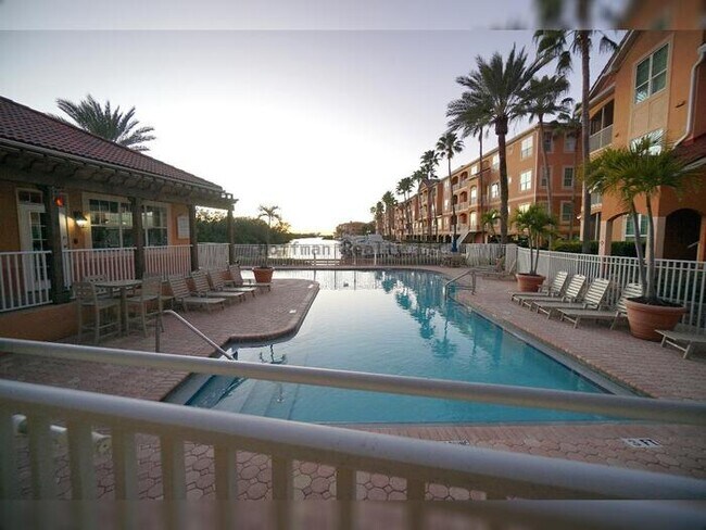 Building Photo - 2-Bed, 2.5-Bath Water-Front Condo in South Tampa