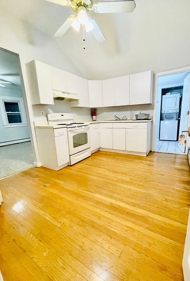 Building Photo - 172 Highland Ave