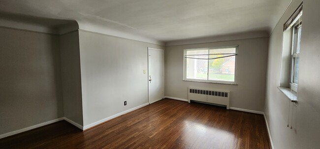 Living Room 3 - 7706 Blue Ash Rd