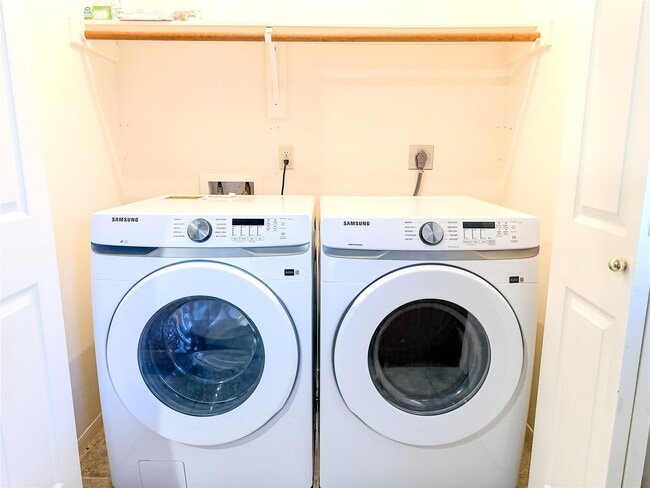 Building Photo - 2439 Shelby Park Dr