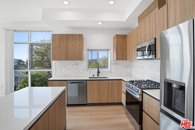 Building Photo - 164 Chestnut St