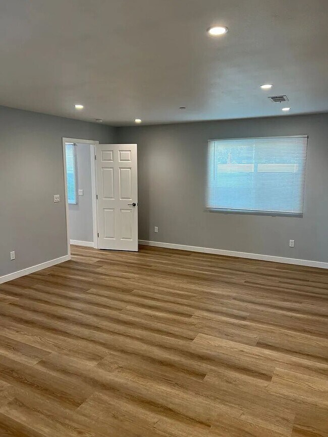 Building Photo - 2204 Conquista Ave