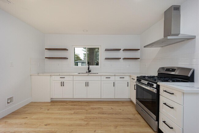 Building Photo - 1535 Hobson Ave