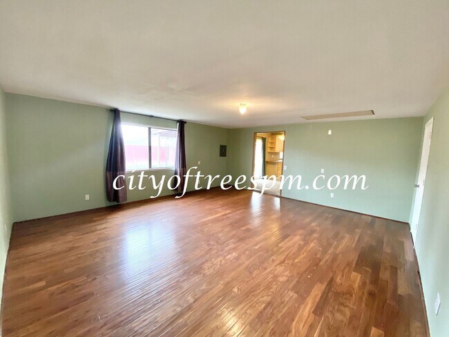 Building Photo - 3 br, 2 bath House - 1233 E Carter St