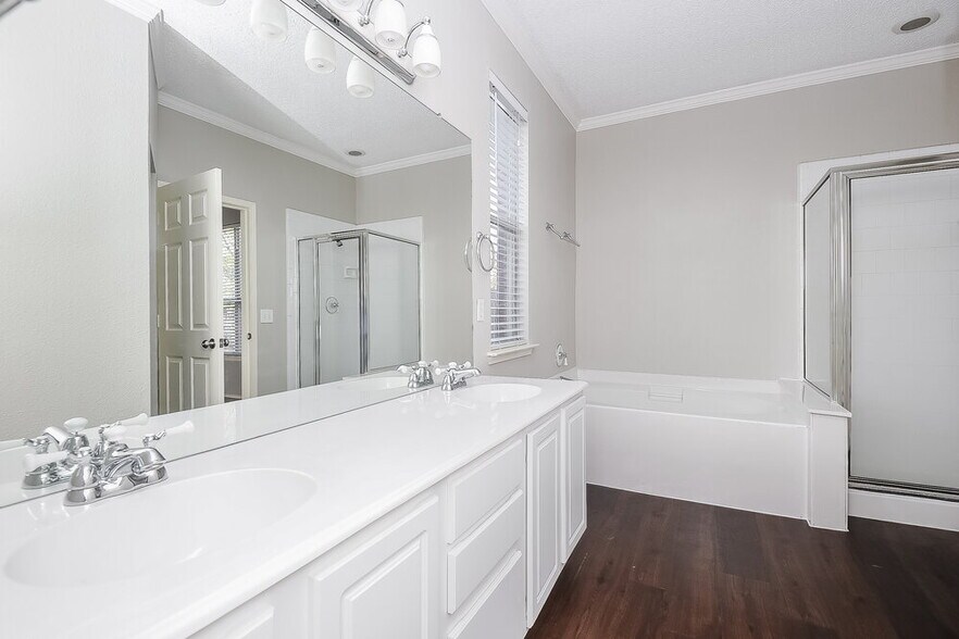 Building Photo - 8300 Orleans Ln