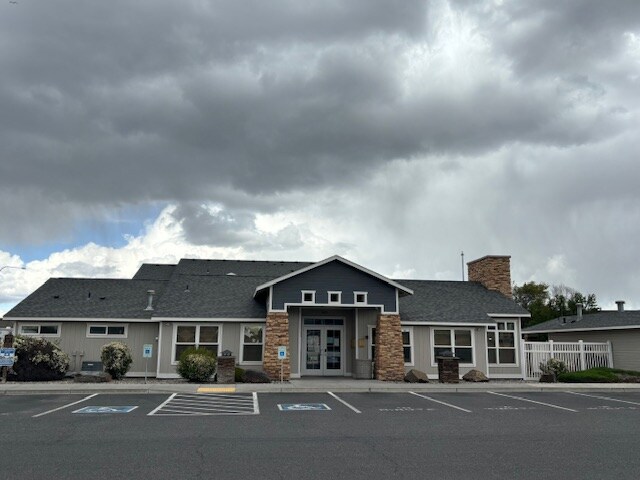 Building Photo - 6626 Chapel Hill Blvd