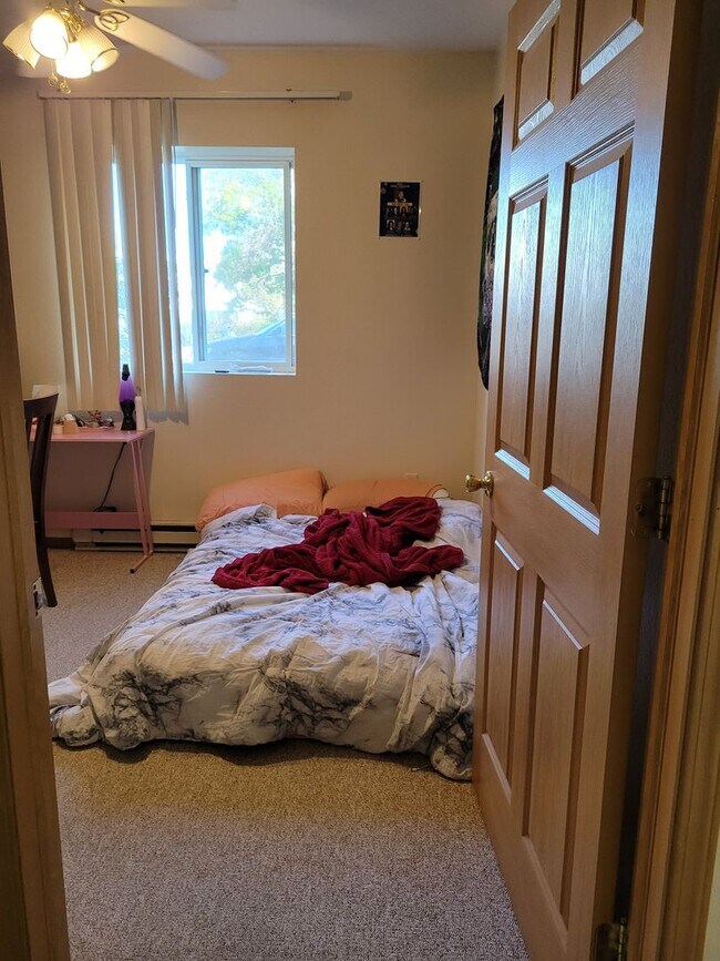 Building Photo - 5 Bedroom Duplex Unit