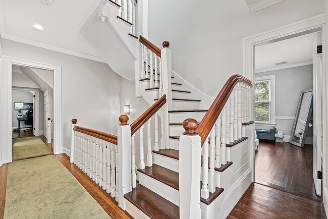 Building Photo - 65 Church St