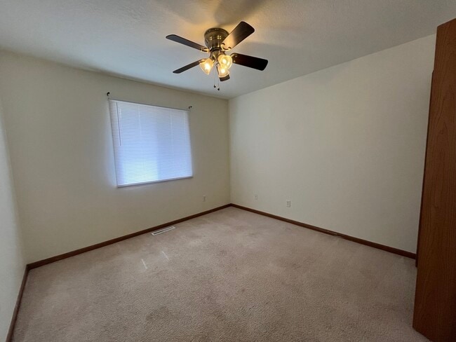 Building Photo - 300-302 W 2nd St