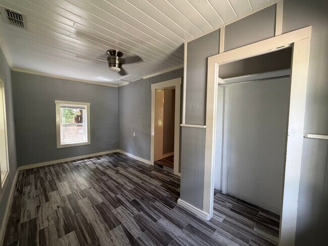 Building Photo - 1316 Aintree Ln