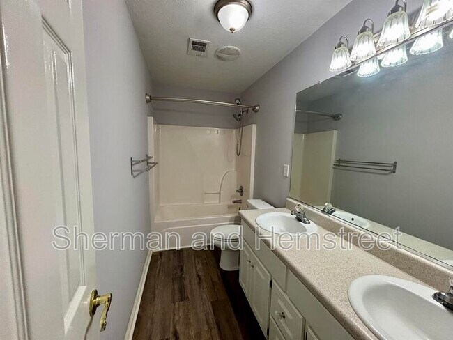 Building Photo - 831 D'Antignac St