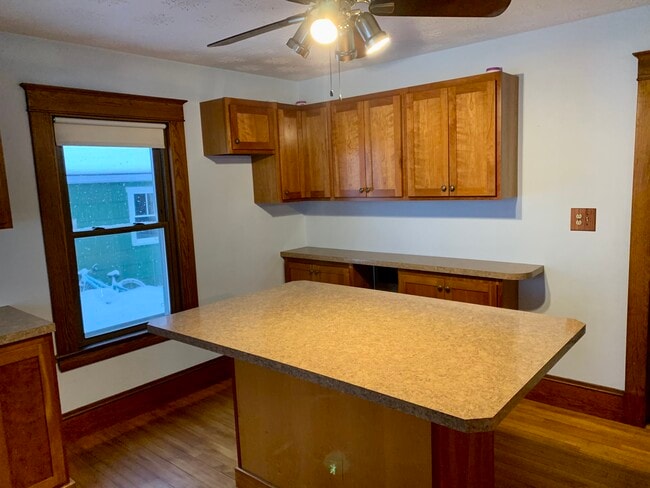 Building Photo - 6 Clark St