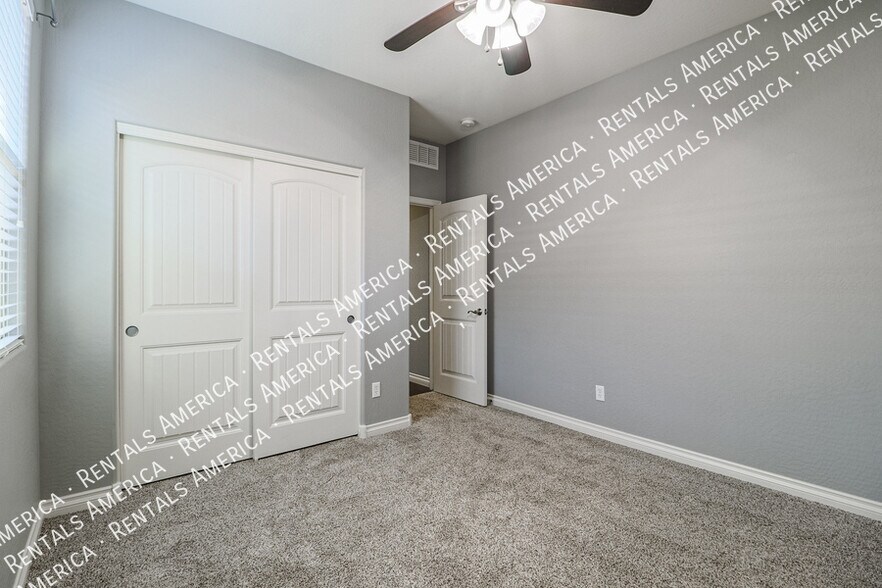 Building Photo - 10910 E Calypso Ave