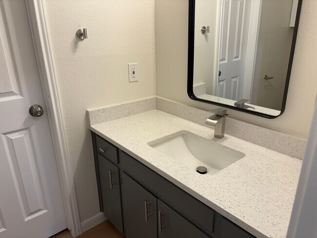 Building Photo - D.Schrager Properties5 (6009 Shadow Valley Cv)