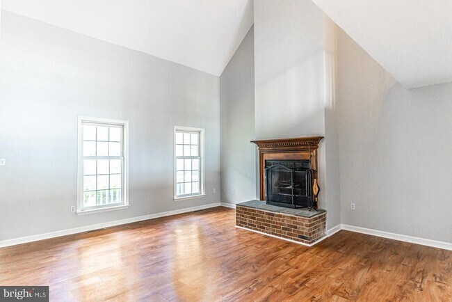 Building Photo - 121 Nottingham Ct