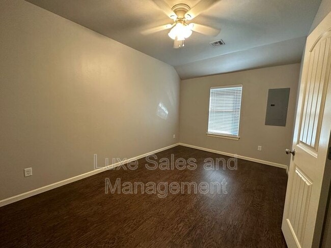 Building Photo - 4600 Loch Ln