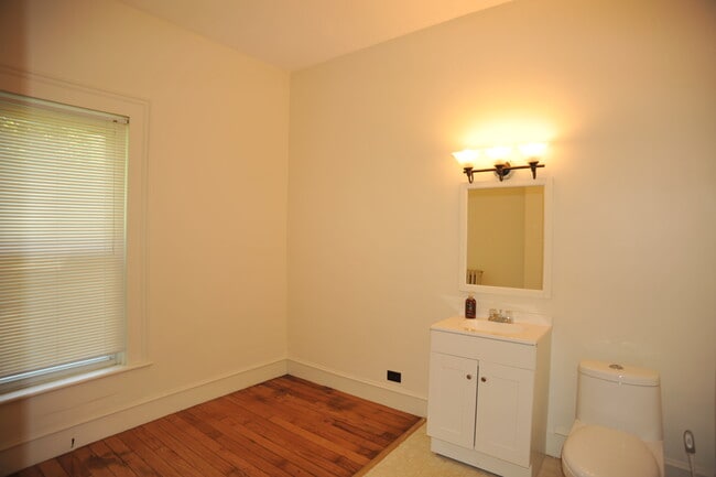 Building Photo - 8071 River Rd