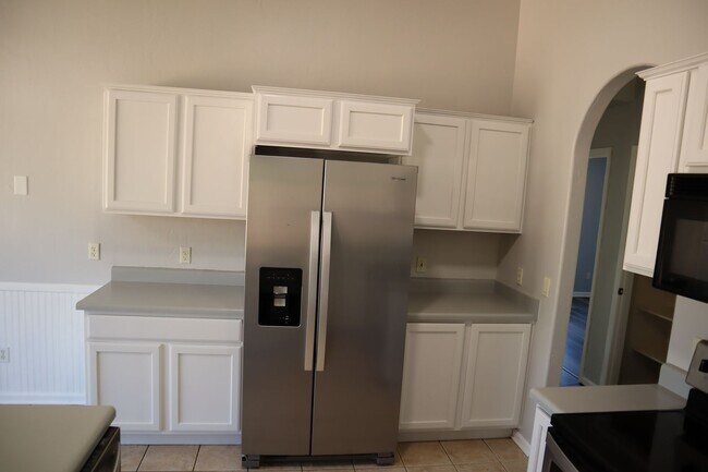 Building Photo - Livable, Lovable, & Available!