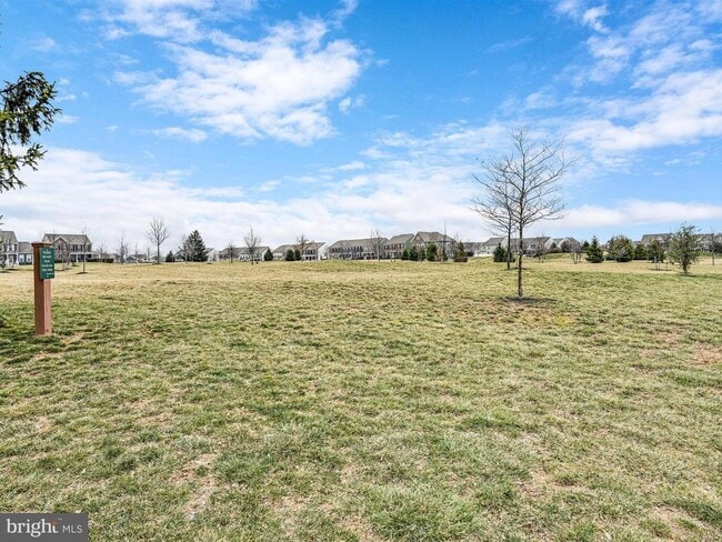 Building Photo - 147 Putnam Way