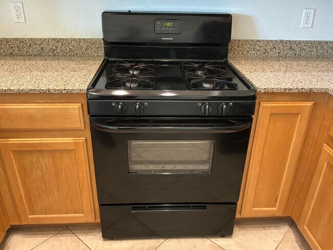 Building Photo - 2 bedroom 2 bathroom Condo