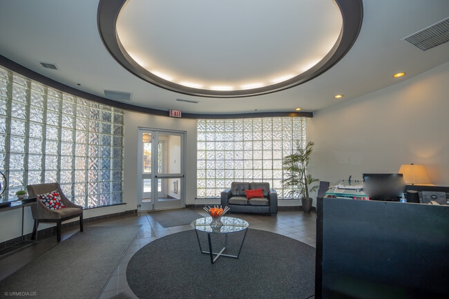 Building Photo - 1309 N Wells St