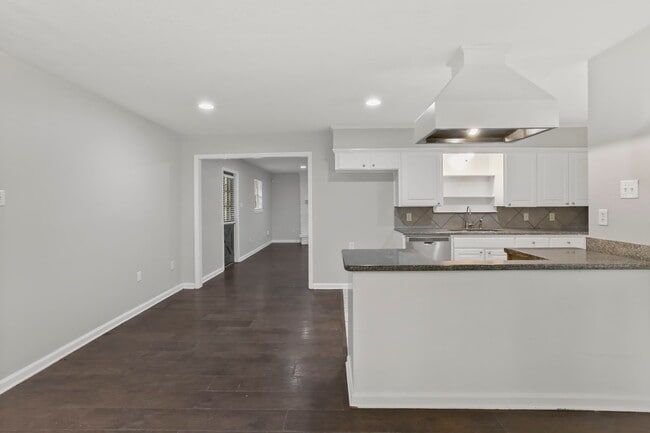 Building Photo - 9644 Meadowdale Dr