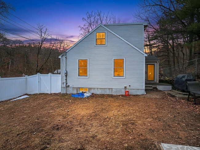 Building Photo - Beautiful House Available in Wakefield MA!