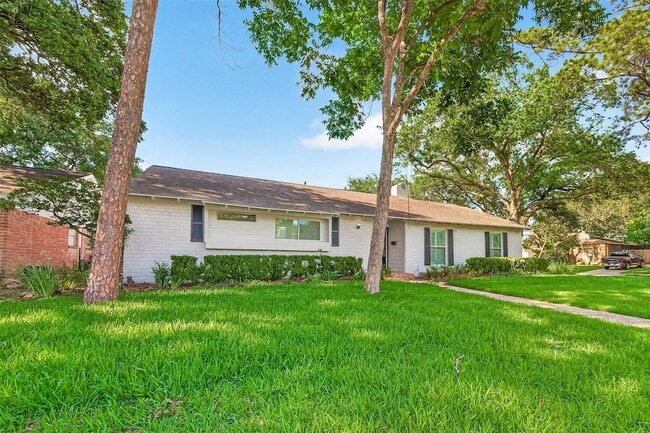 Building Photo - 10602 Longmont Dr