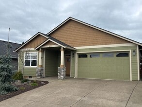 Building Photo - 3 Bedroom 2 Bath Single Family House