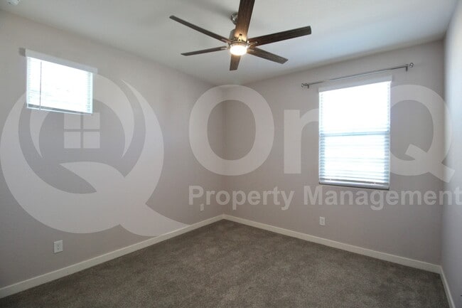 Building Photo - 678 N Bay Dr