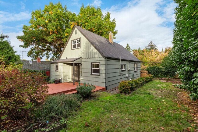 Building Photo - 3215 SE 53rd Ave