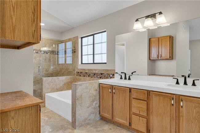 Building Photo - 2710 Strathmoor Dr