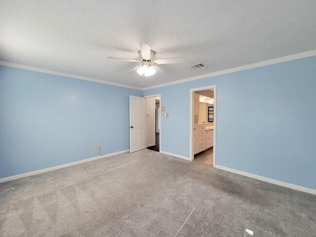 Building Photo - 17326 Ponderosa Pines Dr