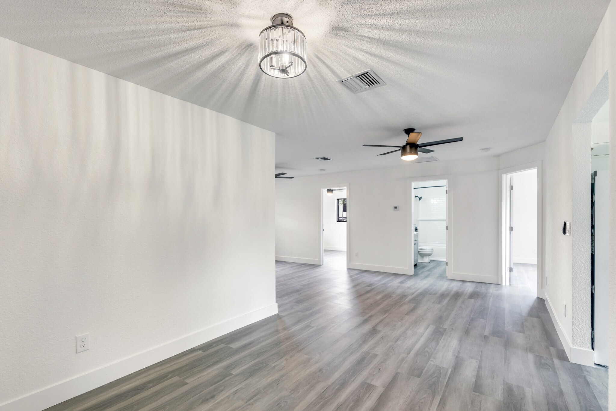Dining area looking towards bedrooms and bathroom - 16320 John Morris Rd