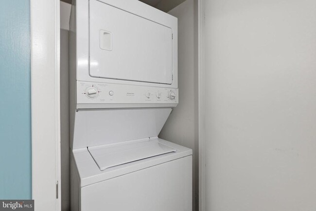 Building Photo - 350 G St SW