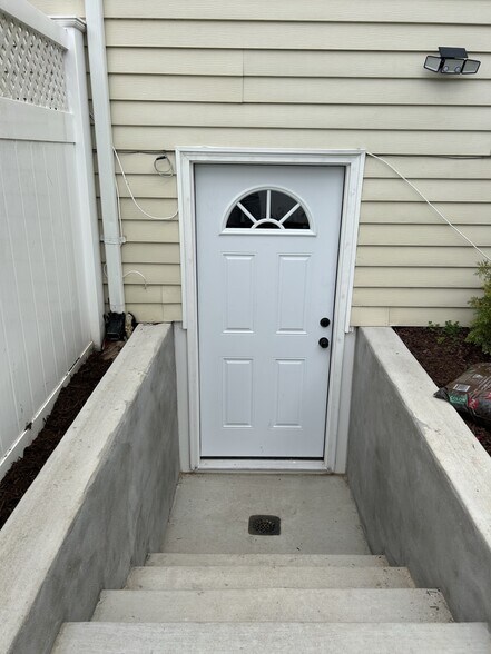 Building Photo - 47 Sequoia Dr