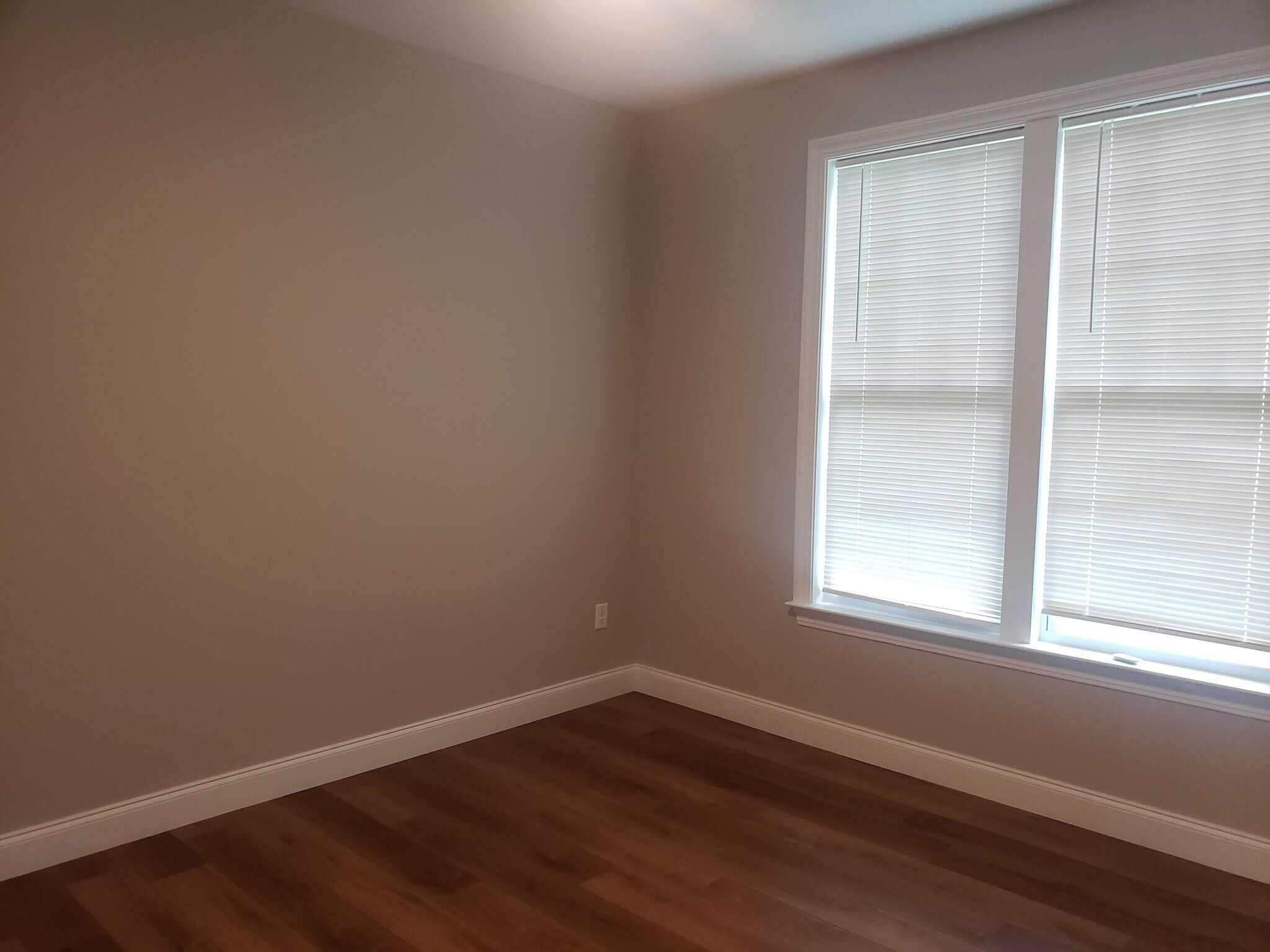 Building Photo - 214 Forest Dr