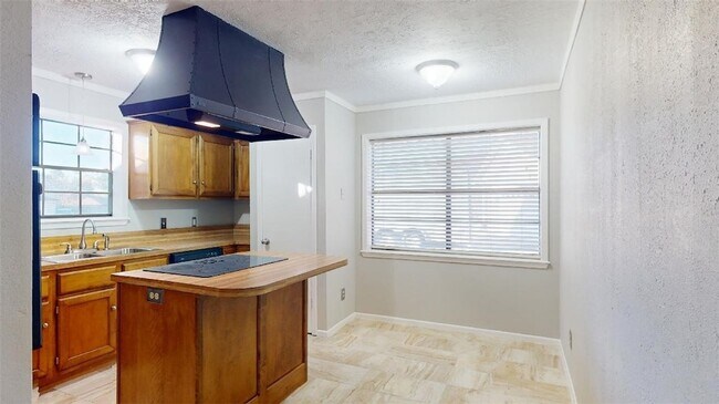 Building Photo - 3904 Windwood Cir