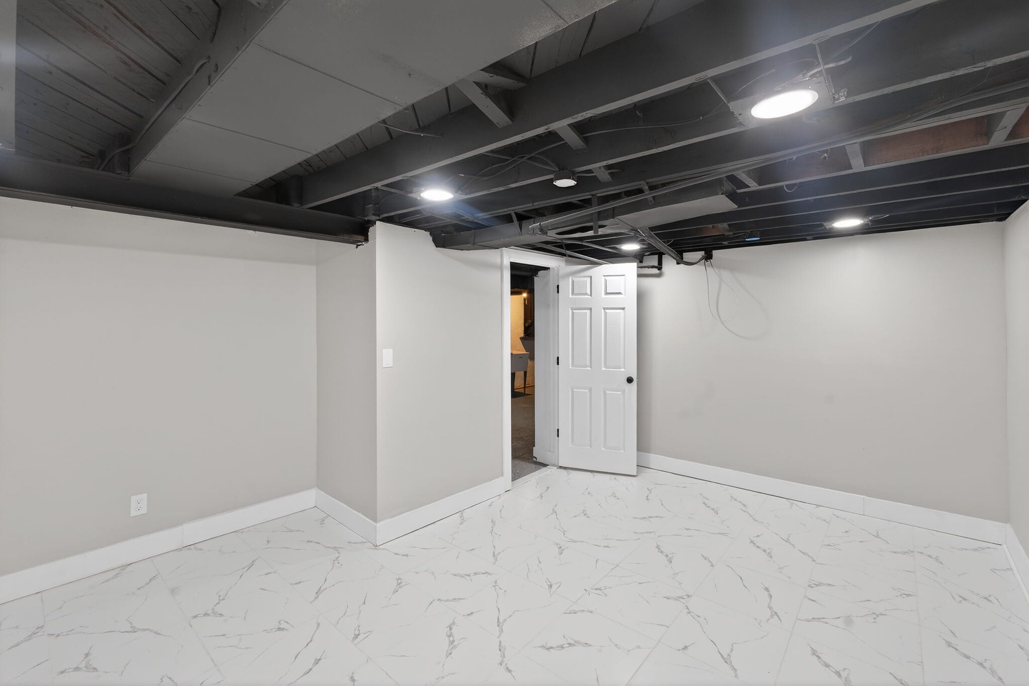 Building Photo - 20040 Regent Dr