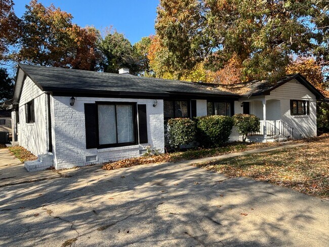 Building Photo - 381 Summerhill Rd