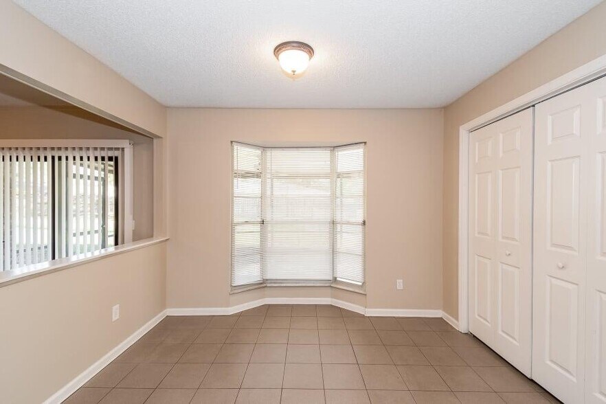 Building Photo - 2048 Pompano Pkwy
