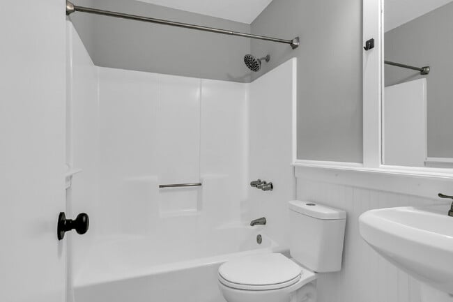 Building Photo - Location, Space and convenience at this adorable home.