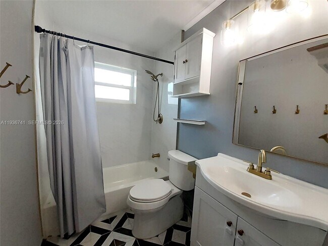 Building Photo - 2109 N Park Rd