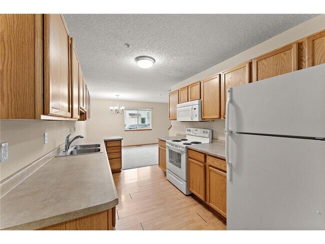 Building Photo - 14975 Pinto Ln