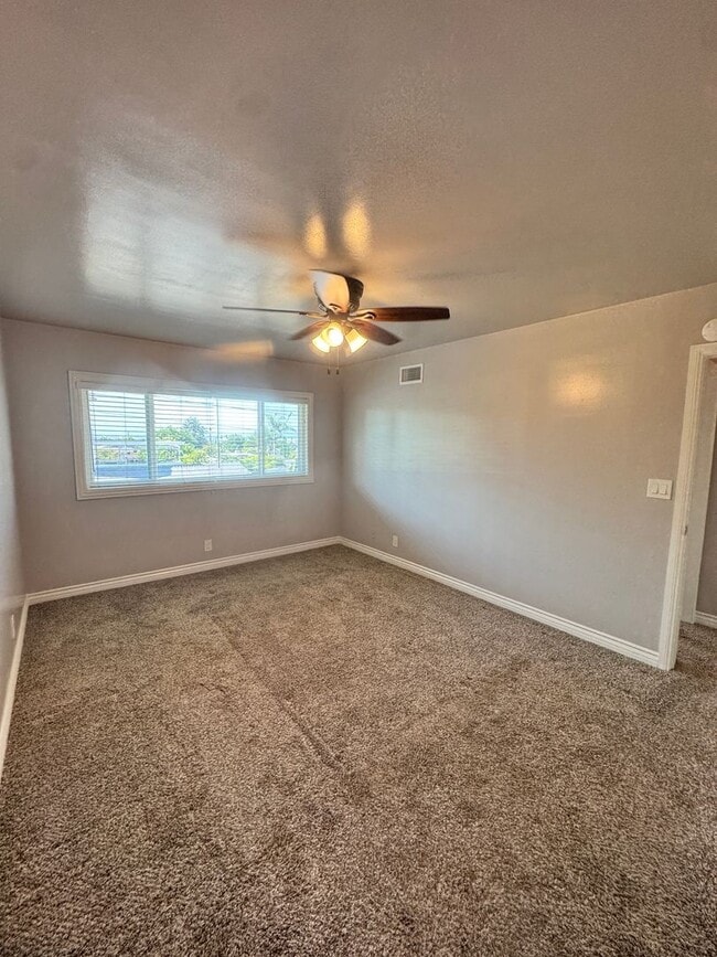 Building Photo - Spacious 2-Bedroom, 2-Bath Apartment for R...