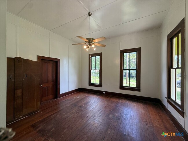 Building Photo - 184 3rd St