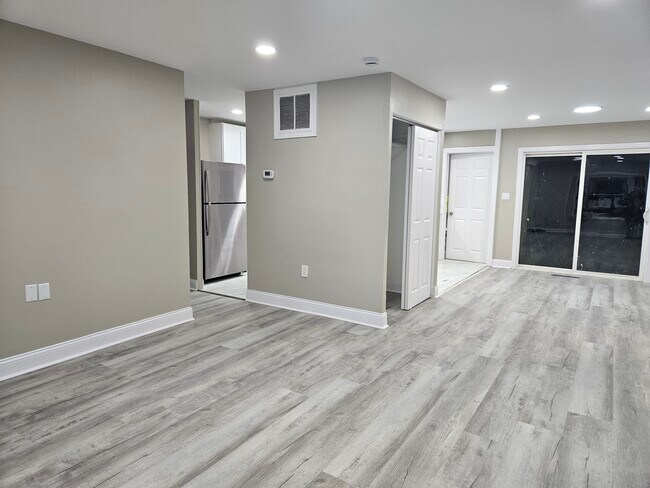 Building Photo - 1020 S Park Blvd