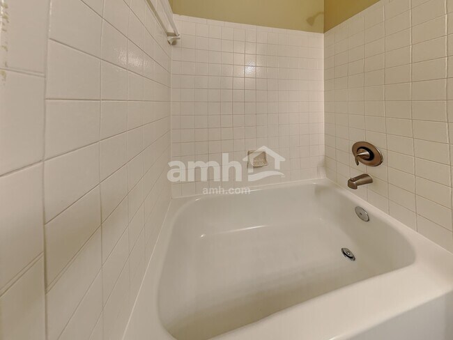 Building Photo - 6588 Taylor Trace Ln