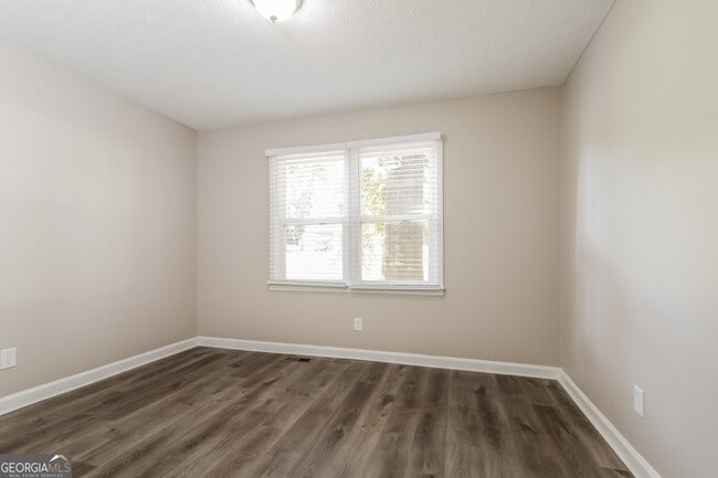 Building Photo - 15 Cedar Creek Dr